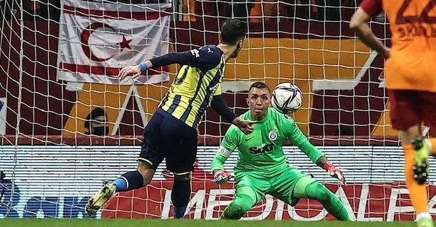 Herkes onu konuşuyor! Fenerbahçe Galatasaray derbisinde yıldızlaşan Mesut Özil Avrupa medyasında manşetlerde yer aldı