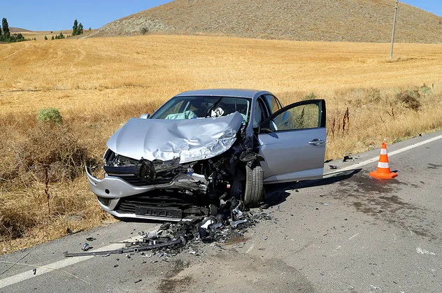 Sivas'ta korkunç kaza! 1'i ağır 6 yaralı