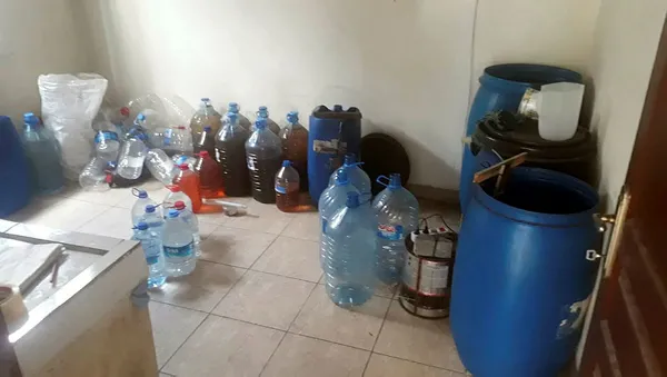 bodrumda-hayatini-kaybeden-3-kisi-sahte-ickileri-bakkal-hayatiden-aldigi-ortaya-cikti-1604469037621.jpg Bodrum'da hayatını kaybeden 3 kişi sahte içkileri bakkal Hayati'den aldığı ortaya çıktı-2