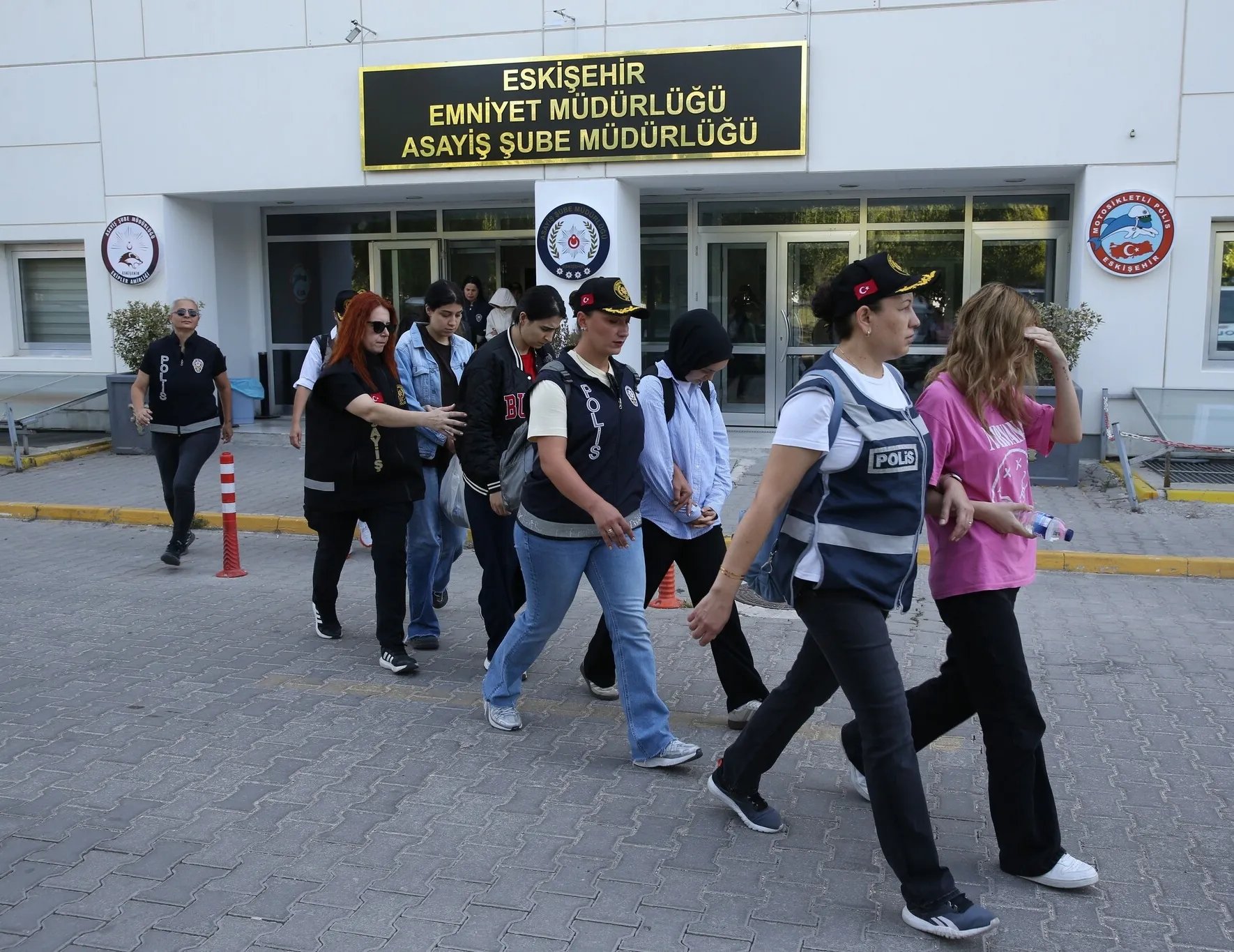 İnternetiniz kesilecek yalanıyla 801 kişiyi dolandırdılar: 116 milyon liralık vurgunda 53 tutuklama