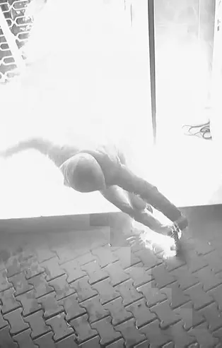 İş yerini kundaklamaya çalıştı! Kendini yaktı