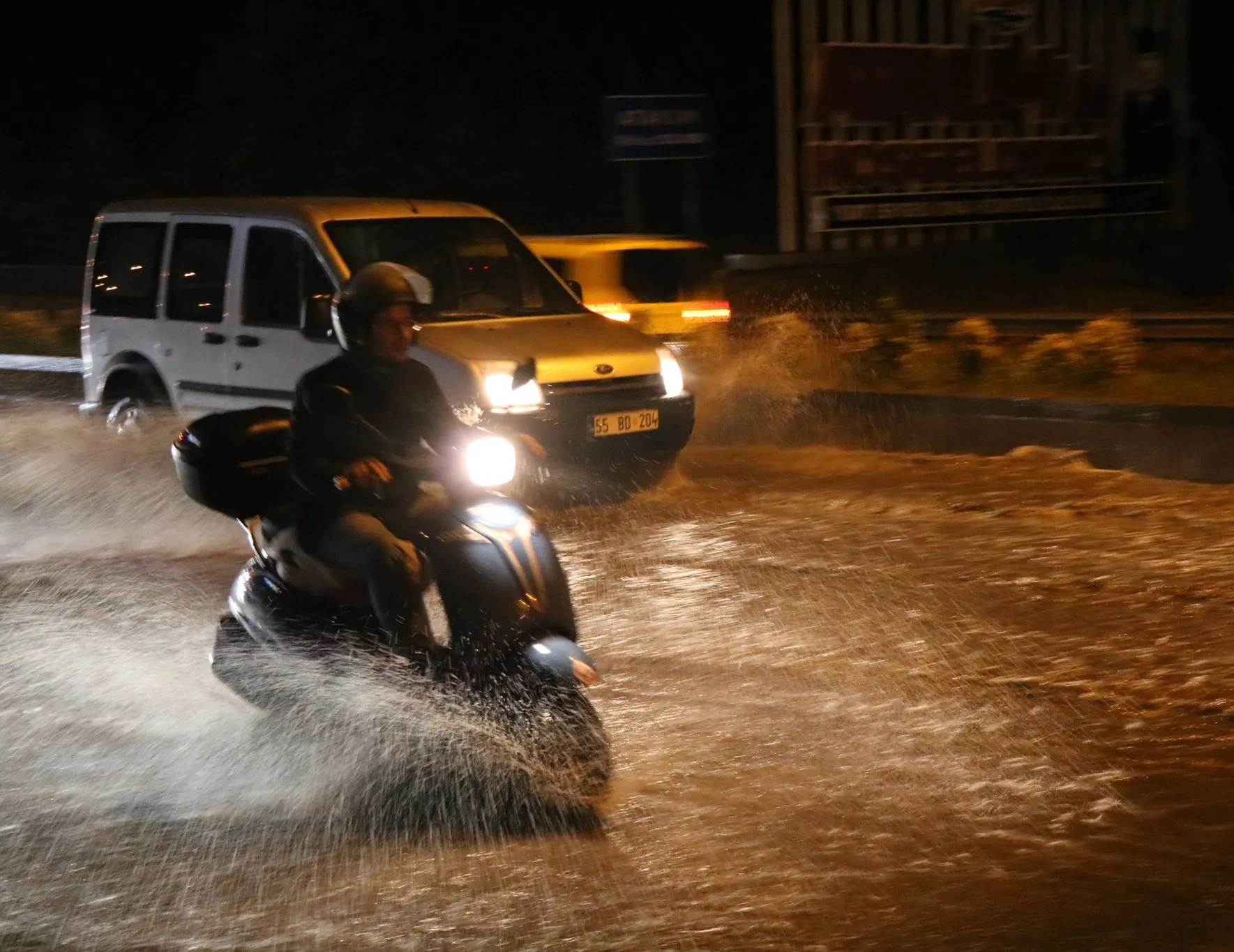 Samsun’u sağanak vurdu, hayat felç oldu