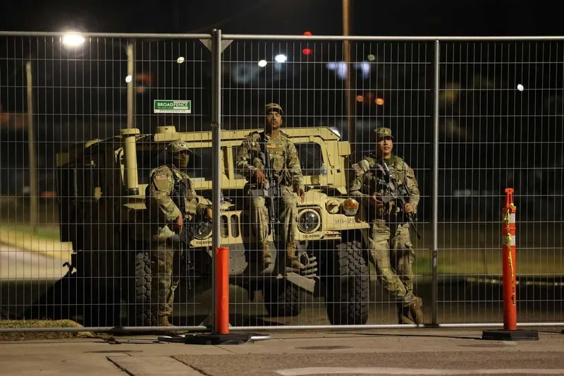 meksika-sinirinda-trump-biden-rovans-ic-savasin-esigine-gelinmisti-iki-baskan-adayi-ayni-gun-ayni-yerde-1709025036028.jpeg Meksika sınırında Trump-Biden rövanşı! İç savaşın eşiğine gelinmişti: İki başkan adayı aynı gün aynı yerde-2