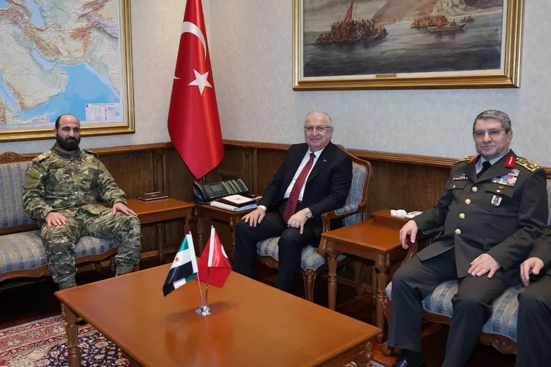sdgye-verilen-sure-doluyor-suriye-askeri-heyeti-ankaraya-geldi-milli-savunma-bakanliginda-kritik-kabul-1767099935611.jpeg