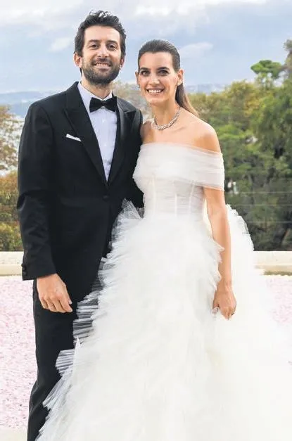 1631312132421.jpeg Hadise mavi elbisesi ile beğeni topladı! Gören dönüp bir daha baktı-16