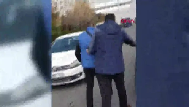 Ankara'da motosikletli kadın kurye Esra Nur Olgun trafikte beyzbol sopasıyla darbedildi! O anlar saniye saniye kamerada