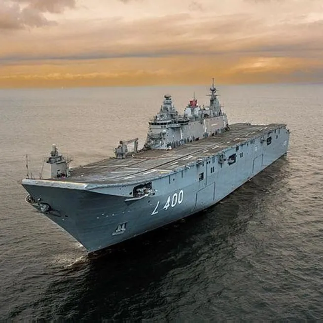 Bayraktar TB3 ve Bayraktar KIZILELMA, dünyanın ilk SİHA gemisi olan TCG Anadolunun uçuş güvertesinde!