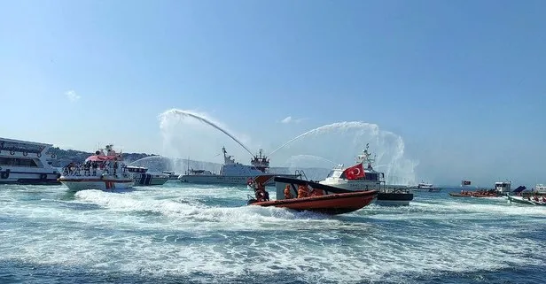 Gemiler Boğaz’dan katıldı! Dikkat çeken kutlama