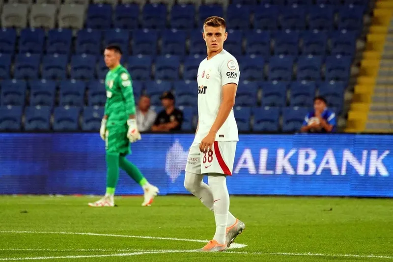 operasyon-24-galatasarayda-o-isimler-icin-karar-verildi-1711114915833.jpeg Operasyon 24! Galatasaray'da o isimler için karar verildi-17