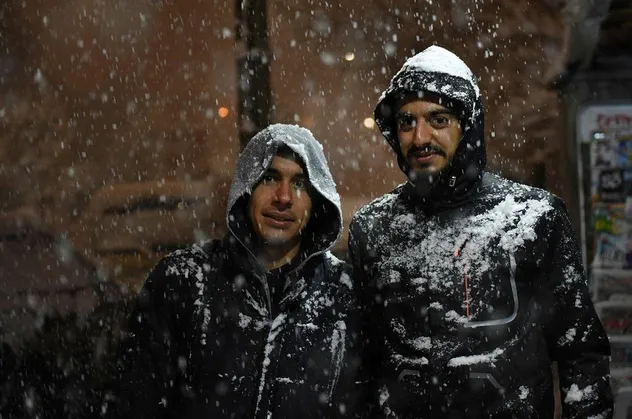 Kar yağışı yurdu terk etmedi! Meteoroloji 13 Nisan hava durumu raporunda il il saat saat kar yağışı için uyardı