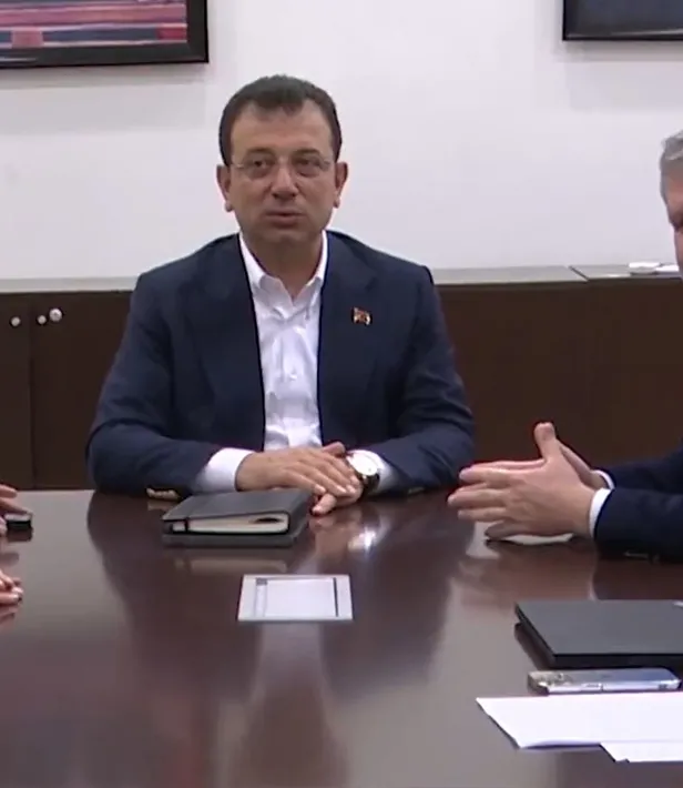 ekrem-imamoglu-ozgur-ozelin-genel-baskanligini-yorumladi-cok-mutluyum-tarif-edemem-icimde-bir-seyler-bum-bum-y-1699281082251.jpg Ekrem İmamoğlu Özgür Özel'in genel başkanlığını yorumladı: Çok mutluyum tarif edemem içimde bir şeyler bum bum yani-4