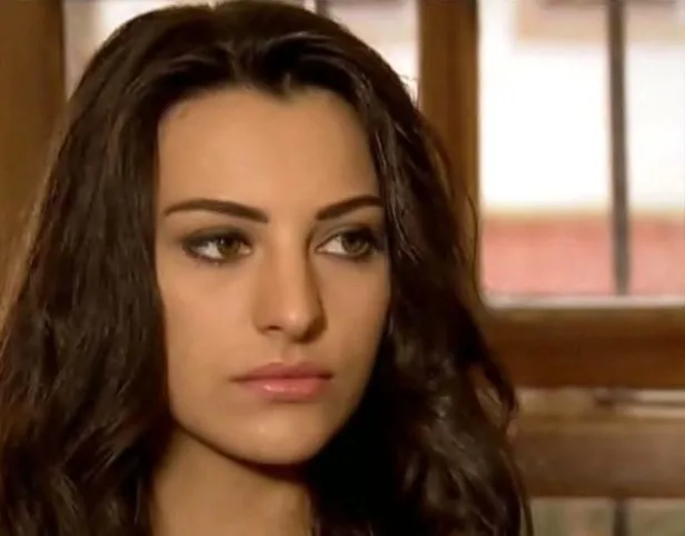 tuvana-turkayin-estetiksiz-gorenler-donup-kaliyor-iste-unlu-oyuncunun-soke-eden-degisimi-1661608450877.jpg Tuvana Türkay'ın estetiksiz görenler donup kalıyor! İşte ünlü oyuncunun şoke eden değişimi...-4
