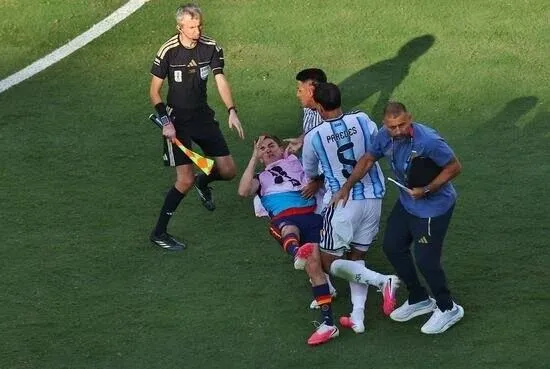 fifadan-dunya-kupasi-finalindeki-olaylara-sorusturma-1784612997242.jpeg FIFA'dan Dünya Kupası finalindeki olaylara soruşturma!-2
