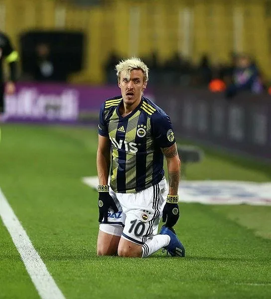 max-kruse-emre-belozoglu-ile-kapisti-fenerbahceden-ayrildi-1592524850667.jpeg