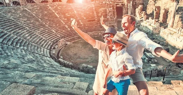 Turizm gelirleri rekora doymuyor! 25.8 milyar dolar