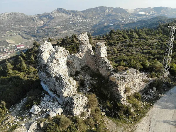 asrin-depremlerinde-dunyanin-ilk-magara-kilisesi-ve-hatay-kalesi-kalintilari-zarar-gormedi-1676185948785.jpg