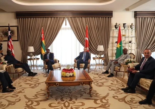 baskan-erdogan-togo-liberya-ve-burkina-faso-cumhurbaskanlari-ile-gorustu-1634661383081.jpeg Başkan Erdoğan, Togo, Liberya ve Burkina Faso Cumhurbaşkanları ile görüştü-2