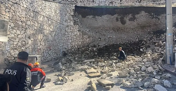 Niğde Kalesi'nin 8 metrelik istinat duvarı çöktü