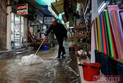 Sağanak yağış İzmir’de su baskınlarına yol açtı! Vatandaş isyanda...