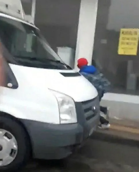 bursada-genc-kiz-kendisini-takip-edip-masturbasyon-yapan-tacizciyi-goruntuledi-polis-harekete-gecti-1616617010088.jpeg Bursa'da genç kız kendisini takip edip mastürbasyon yapan tacizciyi görüntüledi! Polis harekete geçti...-4