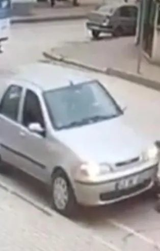 Yer: Bursa İnegöl... Yaya geçidinden karşıya geçmeye çalışan dede ve torununa araba çarptı