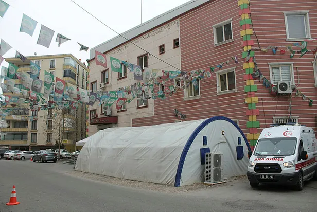 PKK'nın siyasi uzantısı HDP'li Pervin Buldan'ın skandal sözlerine evlat nöbetindeki ailelerden tepki: Beğenmiyorsa Kandil'e gitsin-2