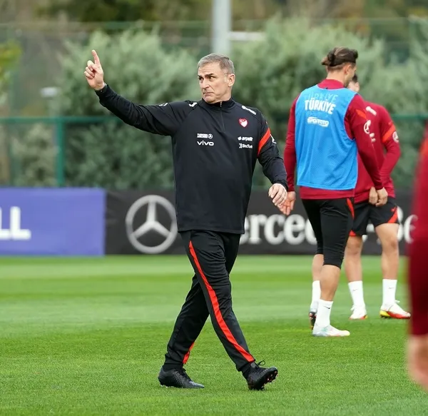 a-milli-takim-norvec-maci-hazirliklarini-surdurdu-stefan-kuntzdan-uyarilar-1633458172826.jpg A Milli Takım, Norveç maçı hazırlıklarını sürdürdü! Stefan Kuntz'dan uyarılar-4