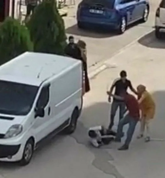Mersin'de korkunç olay! Tekme tokat dövdükleri adamın kafasında sopa kırdılar-6
