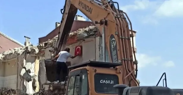 Bina yıkımında Türk bayrağı hassasiyeti! Görünce durdu