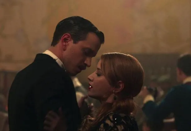 pera-palasta-gece-yarisi-uyarlama-mi-konusu-nedir-oyunculari-kimler-pera-palasta-gece-yarisi-nerede-cekildi-pe-1646312833153.jpg Pera Palas'ta Gece Yarısı nerede çekildi? Pera Palas Hotel nerede? Pera Palas'ta Gece Yarısı hangi kitaptan uyarlama, oyuncuları kimler?-5