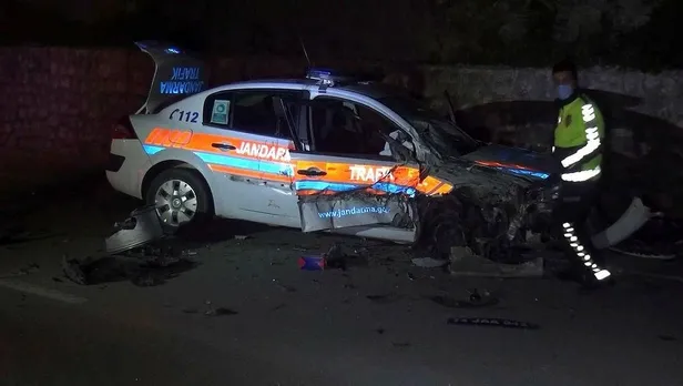 bartinda-jandarma-trafik-araci-kaza-yapti-2si-asker-4-yarali-1623104764744.jpeg Bartın'da jandarma trafik aracı kaza yaptı! 2'si asker 4 yaralı-1