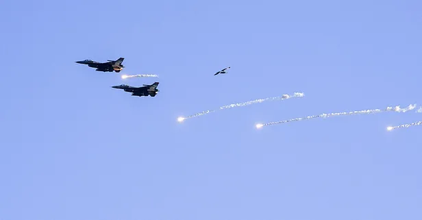 SOLOTÜRK, İstanbul semalarında! Nefesler tutuldu: Cumhuriyet Bayramı öncesi selamlama uçuşu