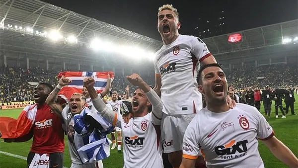 yuzde-100-sampiyon-galatasaray-cimbom-cumhuriyetimizin-100-yilinda-sampiyonlugunu-resmi-olarak-ilan-etti-1685486423975.jpeg