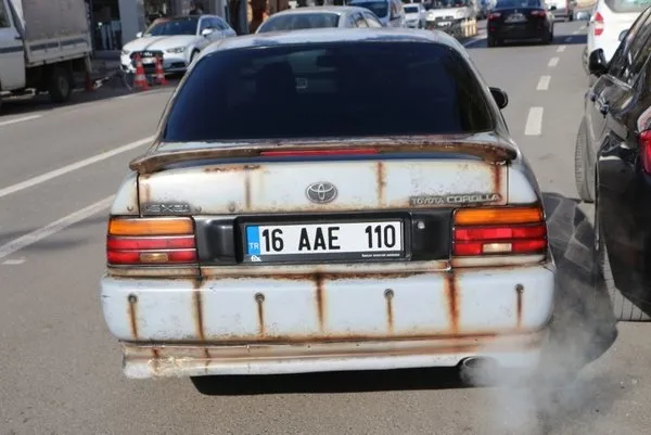 hurda-degil-canavar-gorunusu-sizi-aldatmasin-1996-model-toyota-corollayi-goren-bir-kez-daha-bakiyor-1608049672861.jpg Hurda değil canavar görünüşü sizi aldatmasın! 1996 model Toyota Corolla'yı gören bir kez daha bakıyor-5