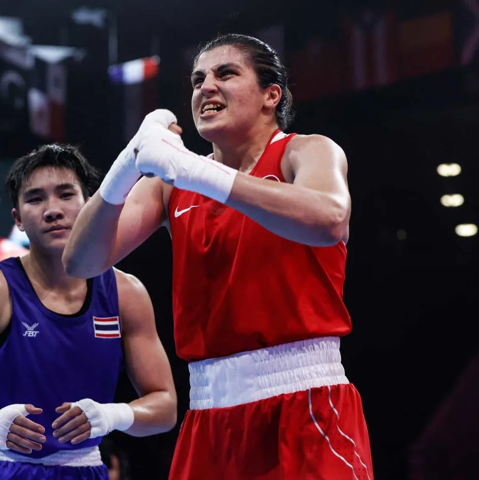 Busenaz Sürmeneli ve Elif Güneri veda etti