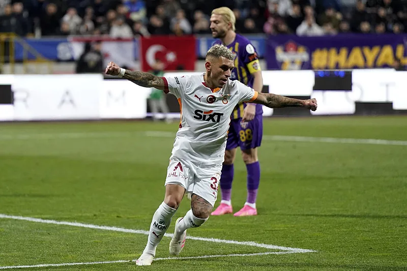 Okan Buruk'tan kritik tercih! Galatasaray'ın Sivasspor maçı 11'i netleşti - 10