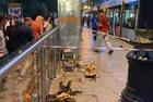 Sultanahmet'te tramvay durağında panik anları! Şüpheli çanta fünye ile patlatıldı