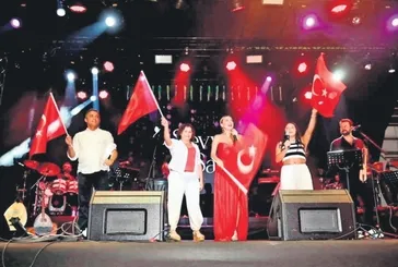 CHP'li belediyeler Cumhuriyet Bayramı kutlama konserlerine su gibi para akıtıyor!