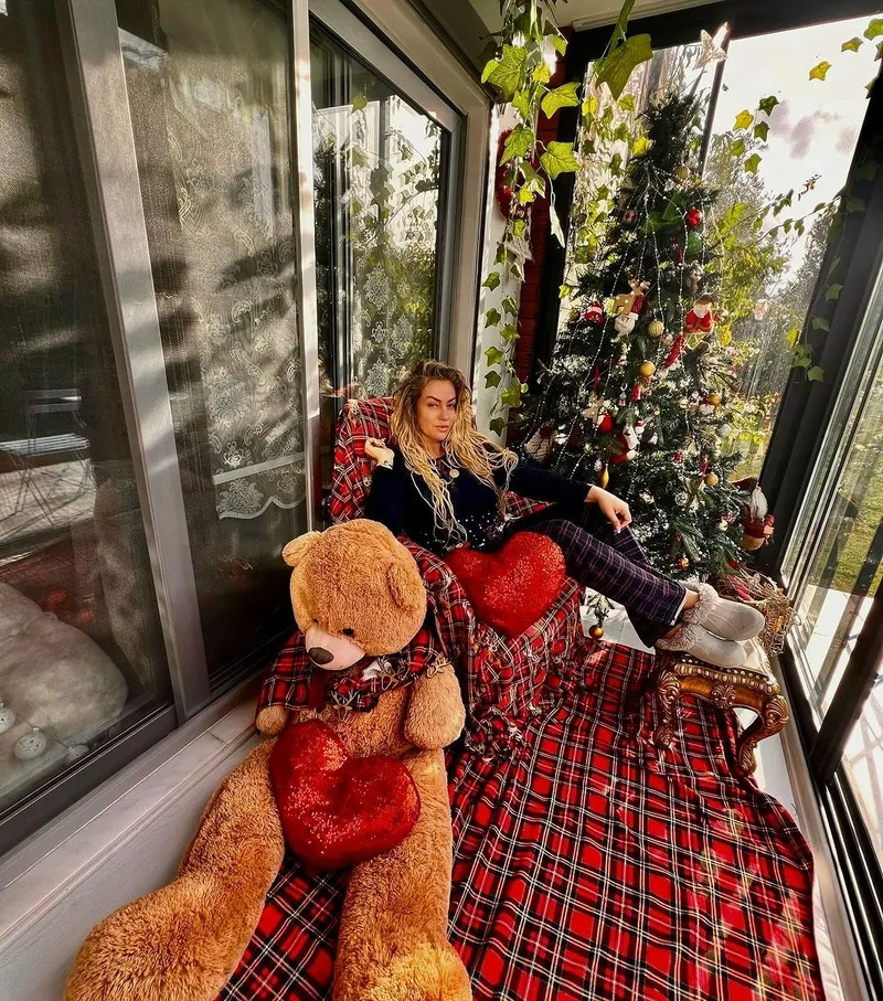 yeliz-yesilmen-daracik-taytiyla-boy-gosterdi-yorum-ustune-yorum-yagdi-silikonlu-ic-camasiri-mi-giydin-1706610330408.jpg Yeliz Yeşilmen daracık taytıyla boy gösterdi! Yorum üstüne yorum yağdı: Silikonlu iç çamaşırı mı giydin?-5