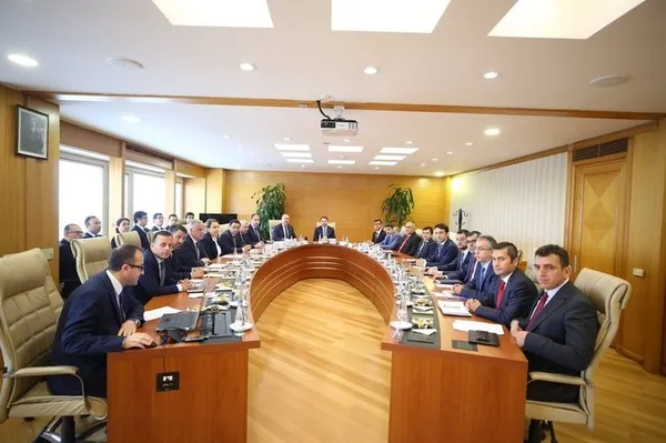 Hazine ve Maliye Bakanı Berat Albayrak BDDK ve Türkiye Bankalar Birliği ile görüştü-2