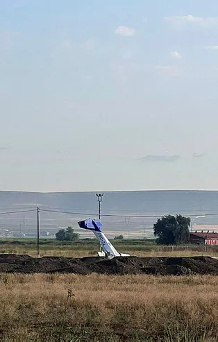 Afyonkarahisar'da zorunlu iniş yapan uçak görüntülendi! Sabahın ilk ışıklarıyla ortaya çıktı