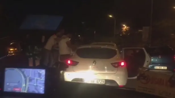 Yine İstanbul! Şişli'de trafikte akılalmaz görüntüler!-2