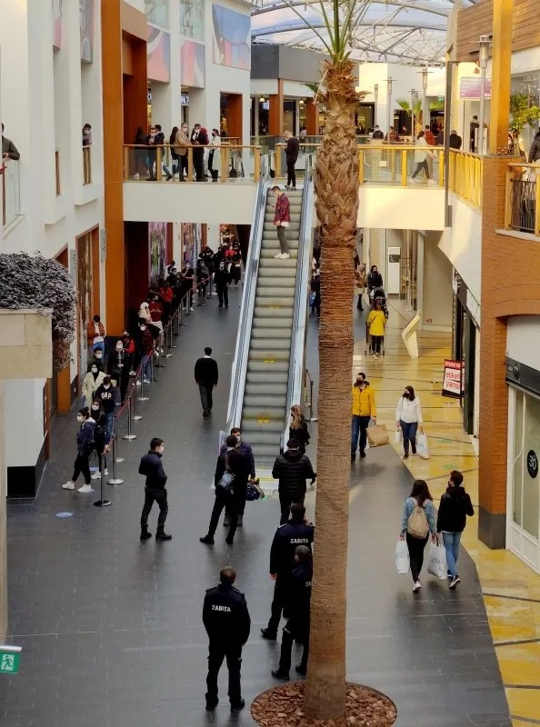 Muhteşem Cuma vatandaşlara koronavirüsü unutturdu! En çok bakın hangi ürün satıldı!-3