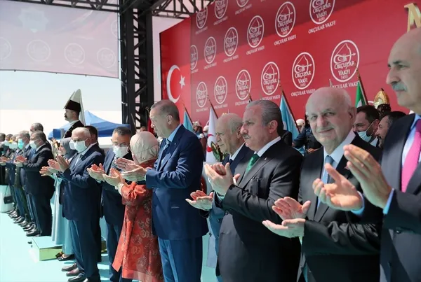 son-dakika-baskan-recep-tayyip-erdogan-malazgirtten-seslendi-soz-veriyoruz-yolumuzun-kesilmesine-riza-gostermeyecegiz-1629972014172.jpg SON DAKİKA: Başkan Recep Tayyip Erdoğan Malazgirt'ten seslendi: Söz veriyoruz yolumuzun kesilmesine rıza göstermeyeceğiz-12