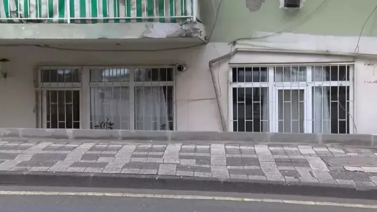 umraniyeden-sisliye-uzanan-cinayet-agi-kesik-bas-vahsetinde-yeni-goruntu-ve-ifade-cesedi-bavulla-balkondan-cik-1769417626295.jpeg Ümraniye'den Şişli'ye uzanan cinayet ağı! "Kesik baş" vahşetinde yeni görüntü ve ifade: Cesedi bavulla balkondan çıkarıp taksiye taşıdılar-3