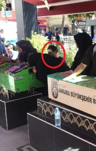 Yaralı halde eşi ile 5 yaşındaki kızının cenazesine katıldı