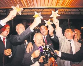 Televizyon başında tur attılar