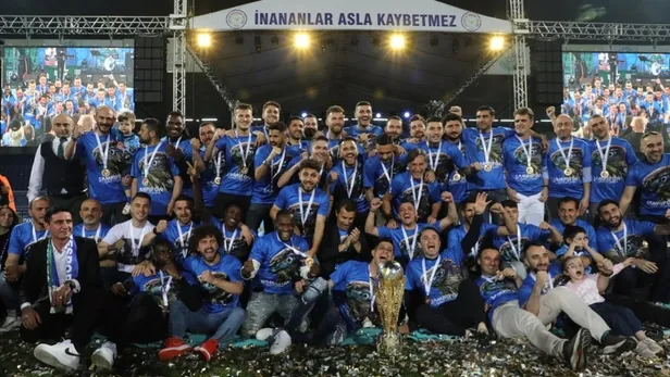 Çaykur Rizespor kupasına kavuştu! "Süper Lig'e hoş geldiniz"-1