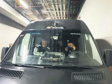 besiktas-taraftarinin-gonullerini-fetheden-onder-karavelinin-gelecegi-merak-konusu-1640377630432.jpeg Beşiktaş taraftarının gönüllerini fetheden Önder Karaveli'nin geleceği merak konusu-2