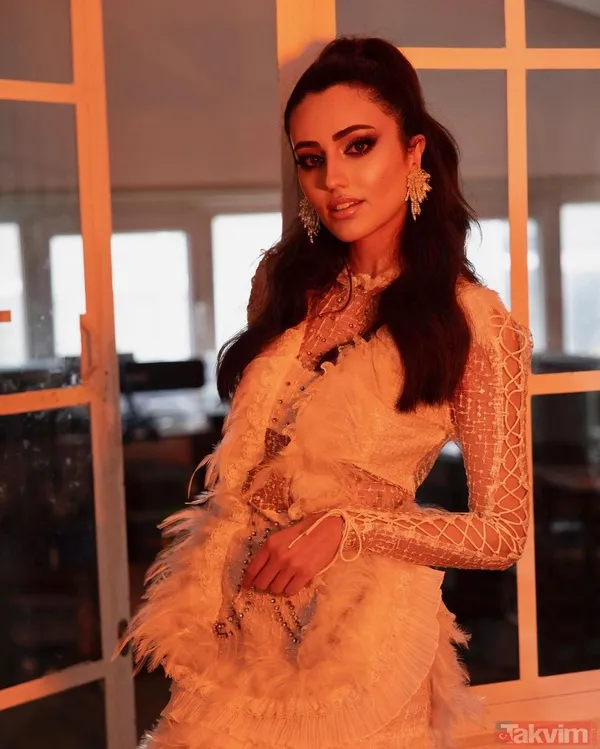 Bir Zamanlar Çukurova’nın Gülten’iydi! Selin Genç kırmızılar içinde paylaştı! Süper minisiyle uzaklara daldı! Ortalığı kasıp kavurdu - 3